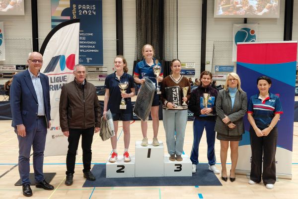 podium-482B96ADB-CAF2-F031-F406-9E52262DFC3B.jpg